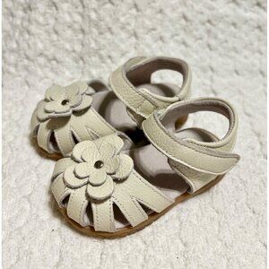 Toddler Girl Flower White Sandals with ankle strap size 20 (size 4.5 US)